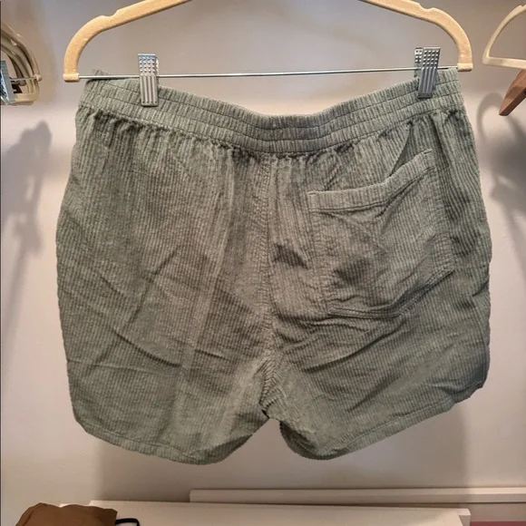 Men’s corduroy shorts. Size medium. sage green. - Picture 2 of 3